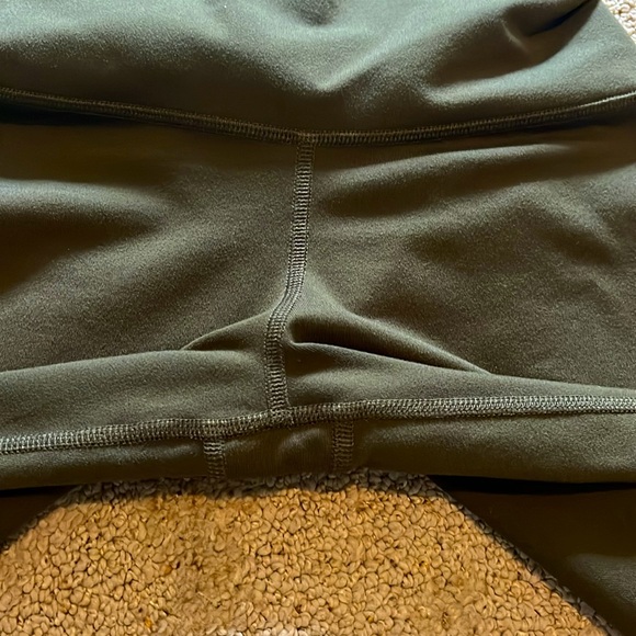 Alo airbrush olive green legging xs 25” inseam - Picture 4 of 4